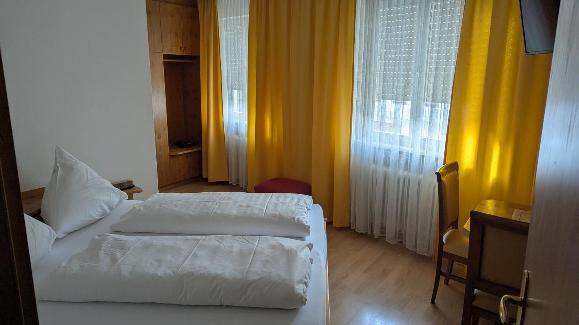 Gasthof Hotel Rose Obereisenheim Rum bild