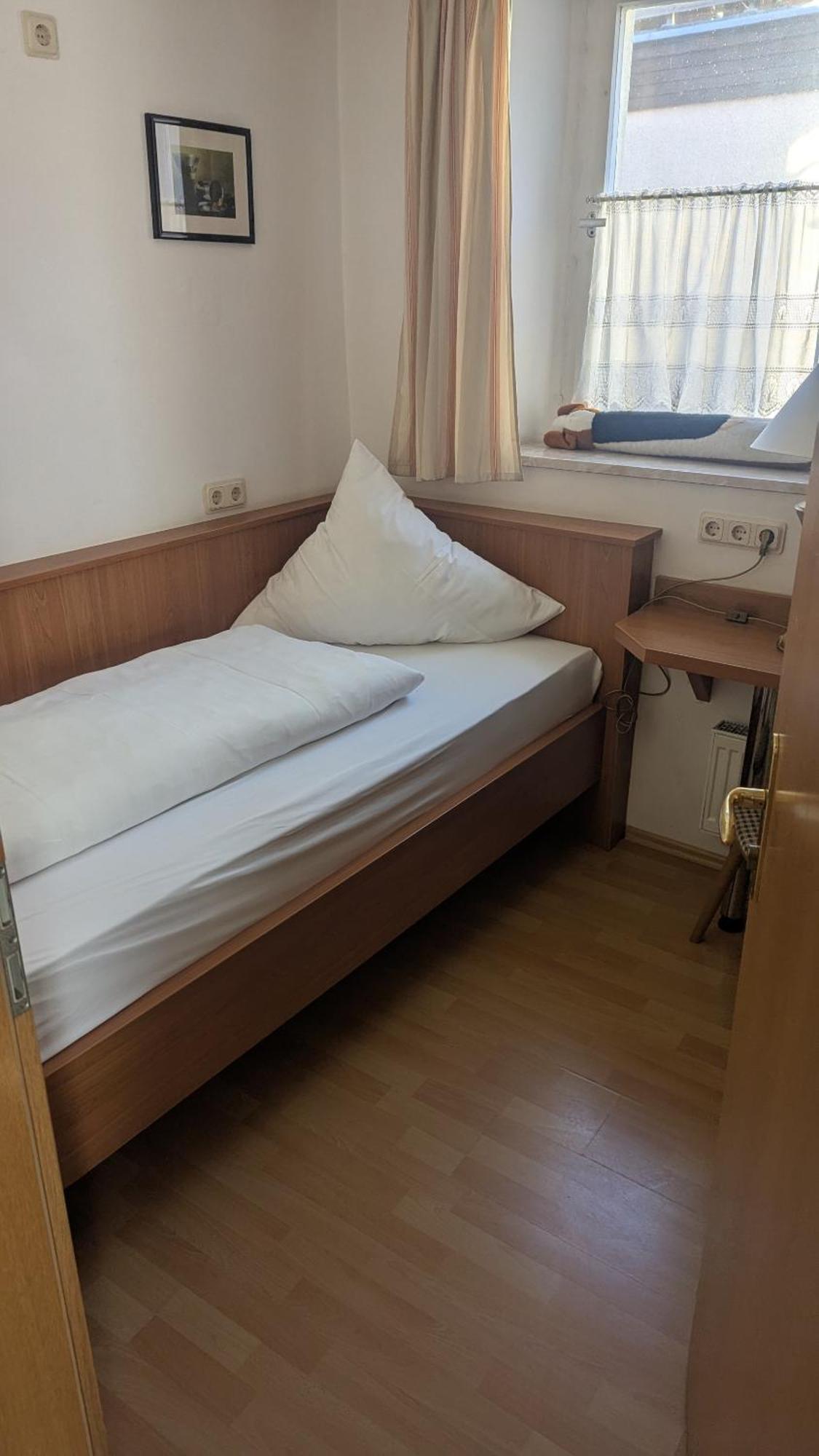 Gasthof Hotel Rose Obereisenheim Rum bild