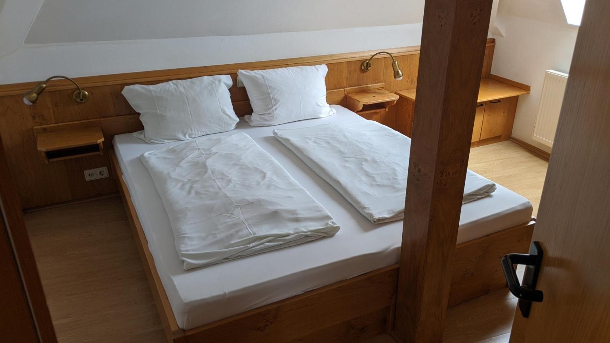 Gasthof Hotel Rose Obereisenheim Rum bild
