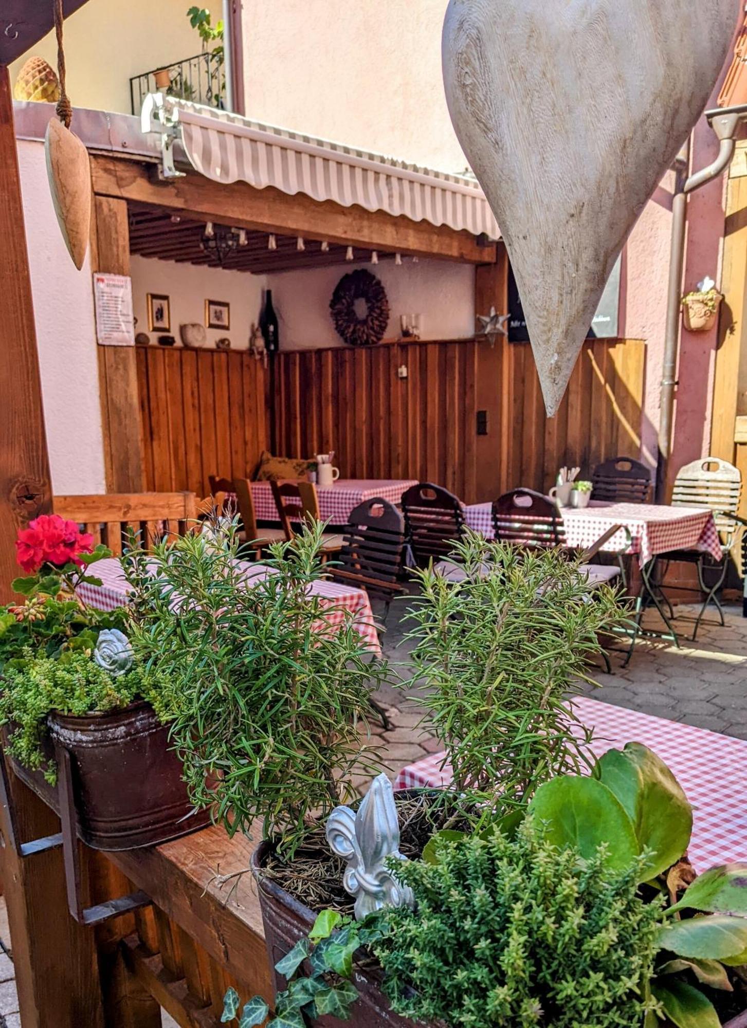 Gasthof Hotel Rose Obereisenheim Exteriör bild
