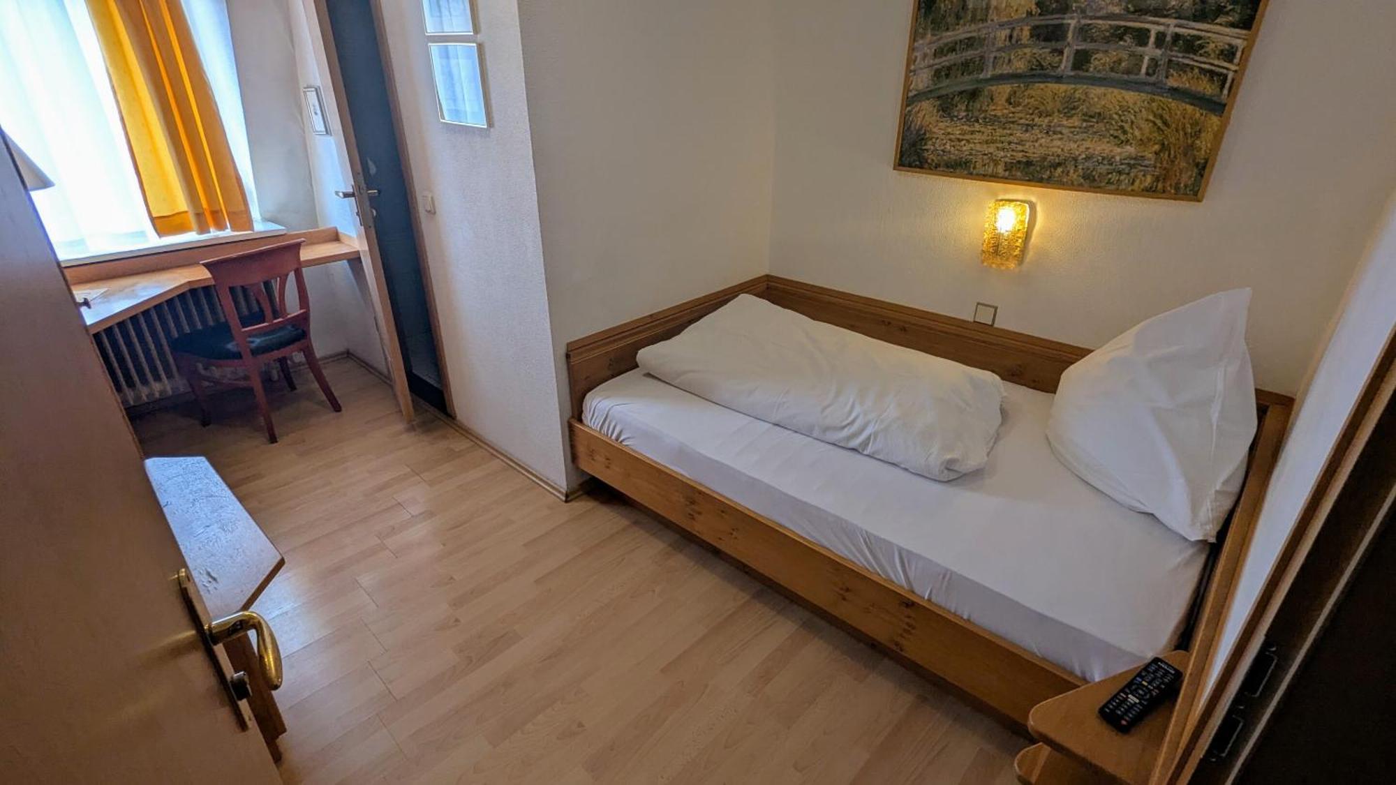 Gasthof Hotel Rose Obereisenheim Rum bild