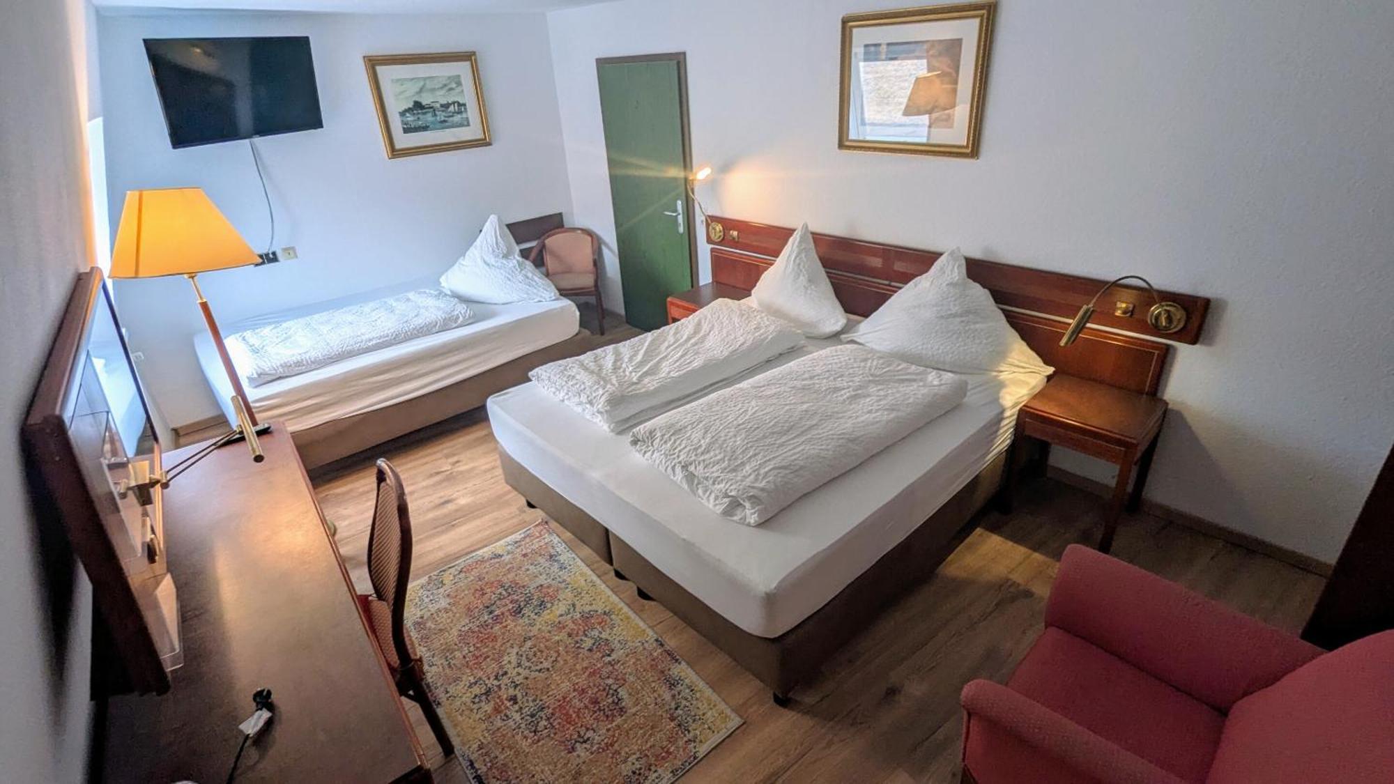 Gasthof Hotel Rose Obereisenheim Rum bild