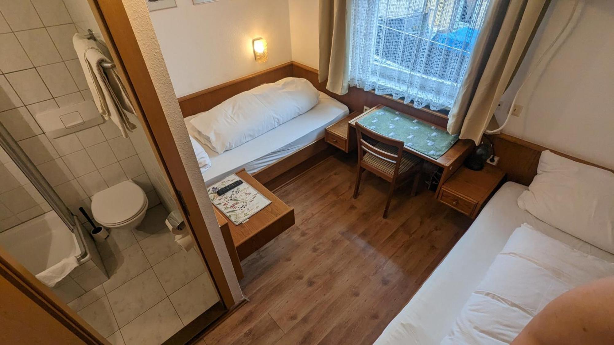 Gasthof Hotel Rose Obereisenheim Rum bild