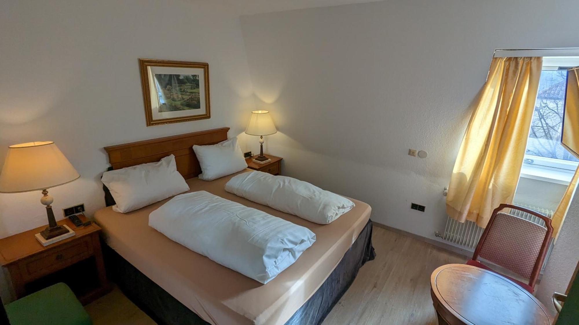 Gasthof Hotel Rose Obereisenheim Rum bild
